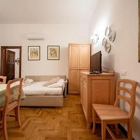 Apartamento Mainard, Traviata Historic