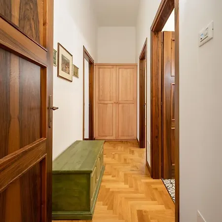 Apartamento Mainard, Traviata Historic