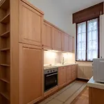 Mainard, Traviata Historic Appartement