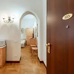 Mainard, Traviata Historic Appartement