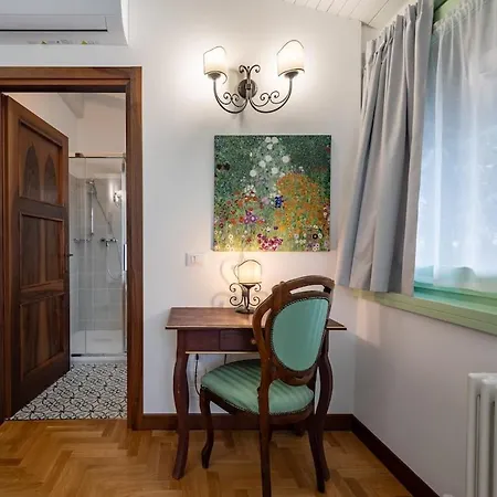 Mainard, Traviata Historic Appartement