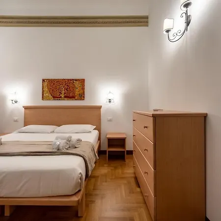 Mainard, Traviata Historic Appartement *