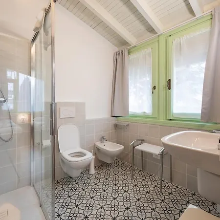 Mainard, Traviata Historic Appartement