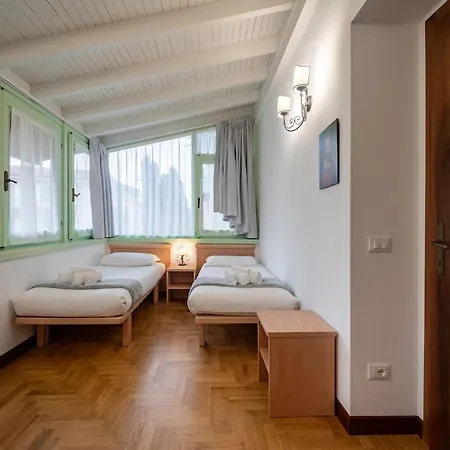 Mainard, Traviata Historic Appartement